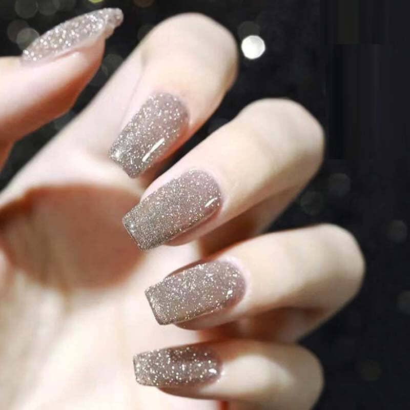 Vernis à ongles à paillettes et à diamants