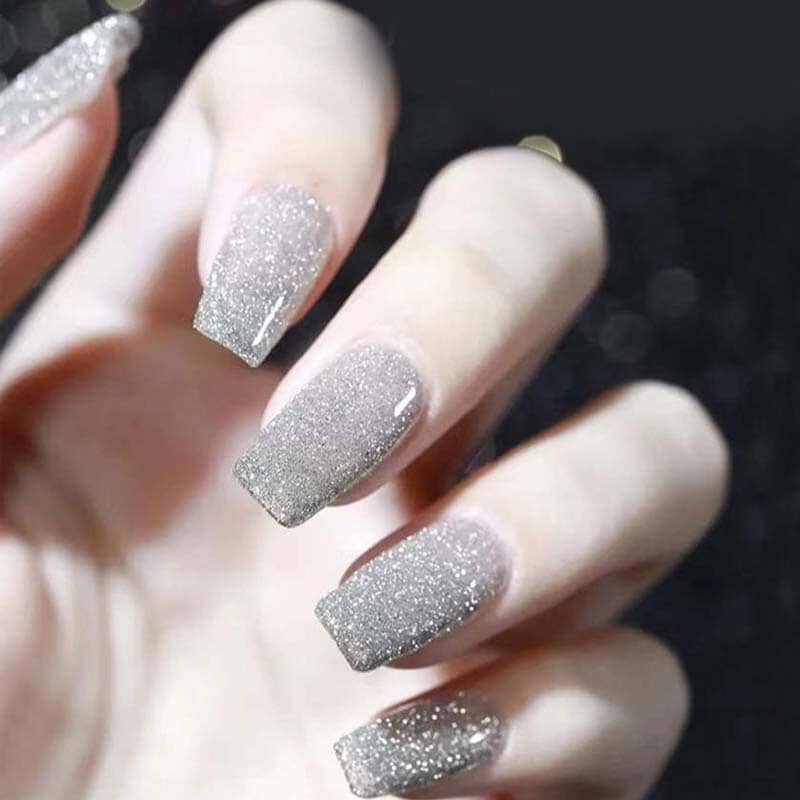 Vernis à ongles à paillettes et à diamants