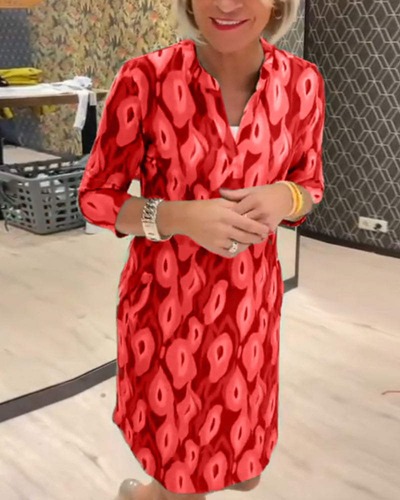 Robe imprimée à col en V et manches trois-quarts