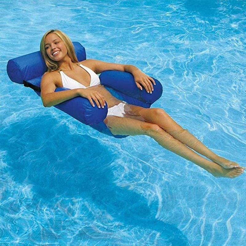 Lit gonflable de la piscine