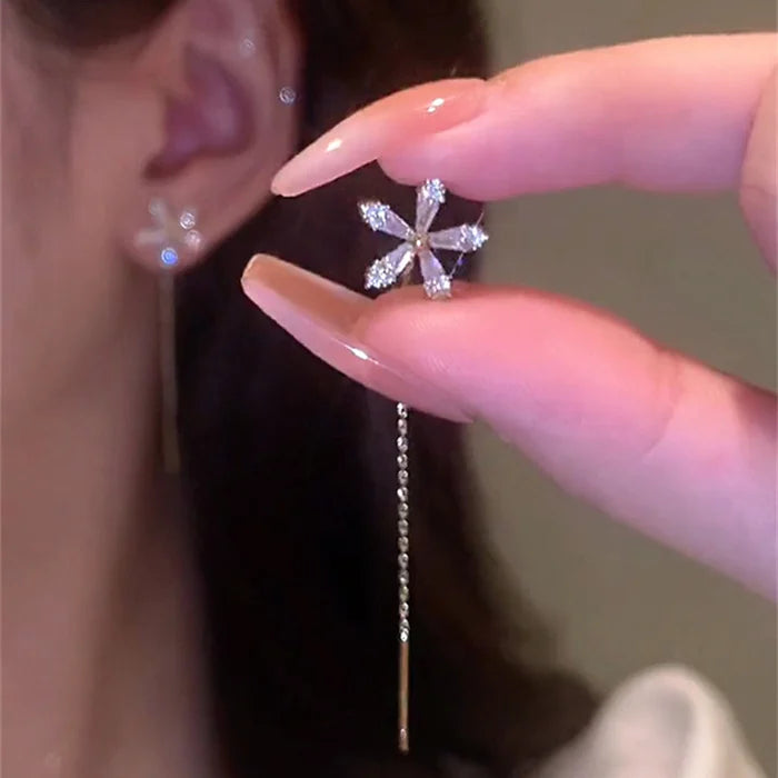Boucles d'Oreilles Fleur à Franges Brillantes