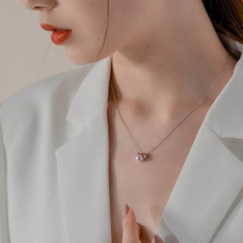 Collier avec pendentif en perle