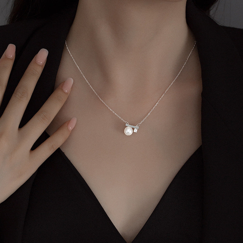 Collier avec pendentif en perle