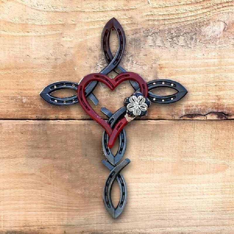 Croix en fer Ă cheval naturel avec coeur