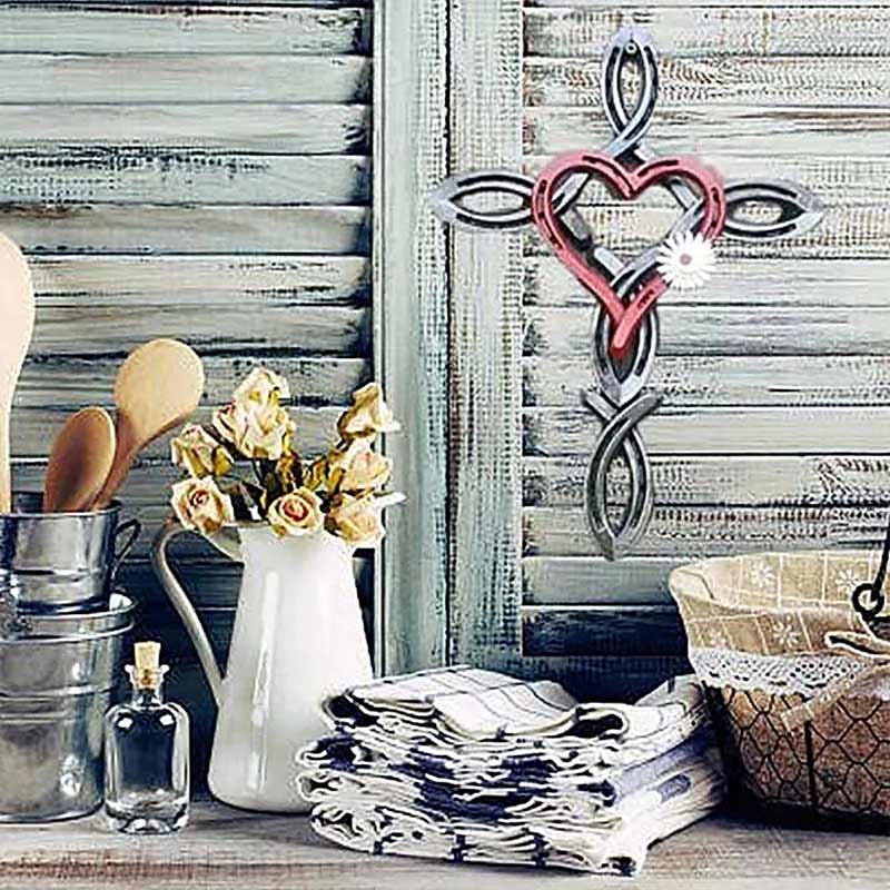 Croix en fer Ă cheval naturel avec coeur