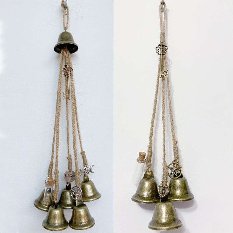 Cloche porte-bonheur de l'exorcisme