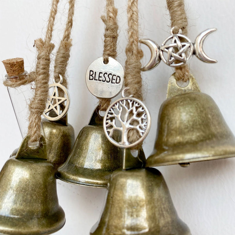 Cloche porte-bonheur de l'exorcisme