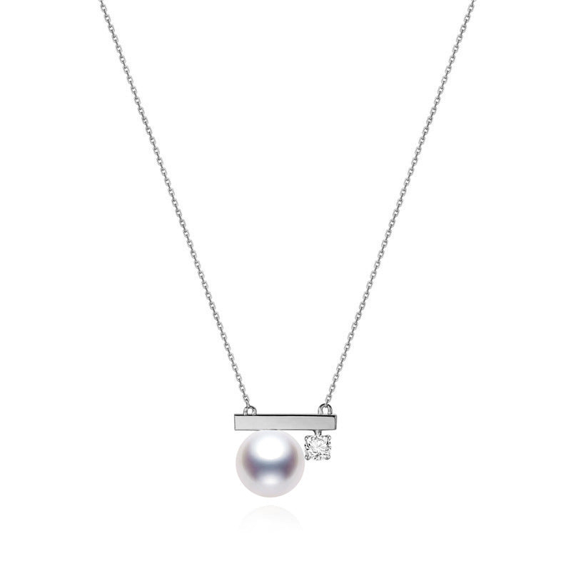 Collier avec pendentif en perle