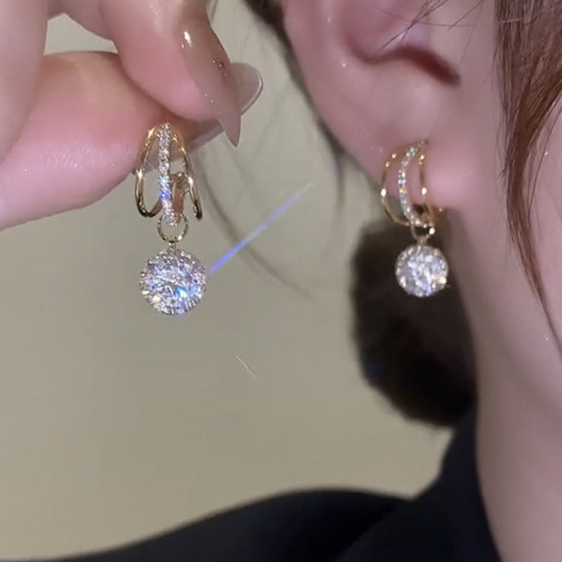 Boucles d'oreilles à la mode avec couronne de diamants