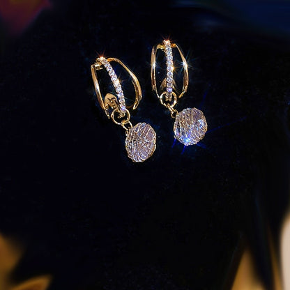 Boucles d'oreilles à la mode avec couronne de diamants
