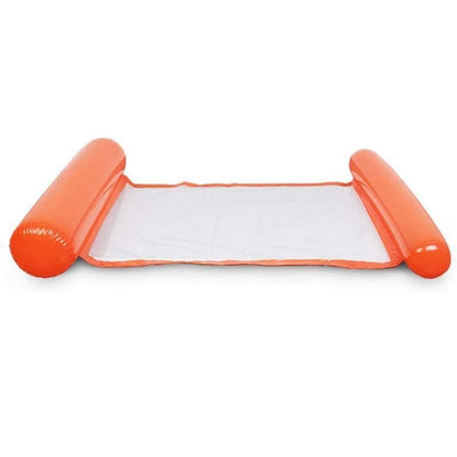 Lit gonflable de la piscine