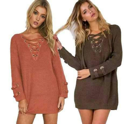 Robe en tricot avec col en V et laçage