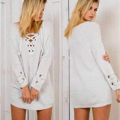 Robe en tricot avec col en V et laçage