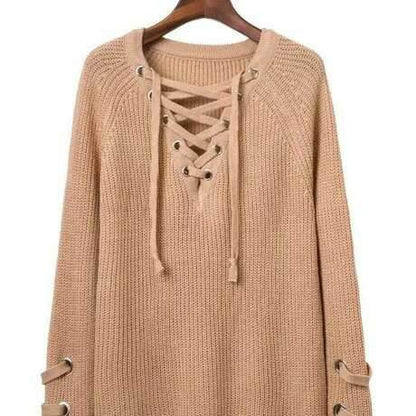 Robe en tricot avec col en V et laçage