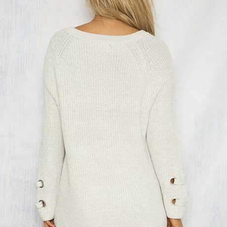 Robe en tricot avec col en V et laçage