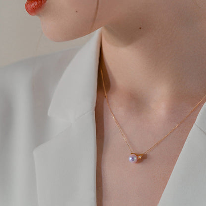 Collier avec pendentif en perle