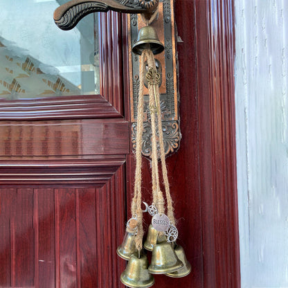 Cloche porte-bonheur de l'exorcisme