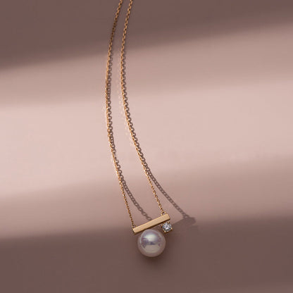 Collier avec pendentif en perle