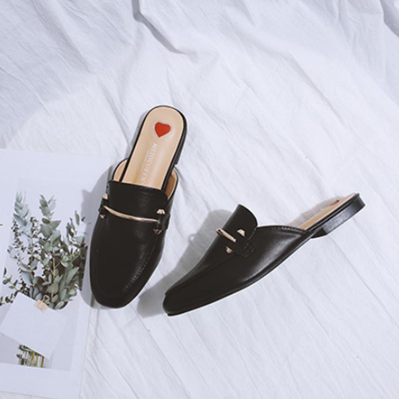 Pantoufles En Cuir Avec Boucle En Métal