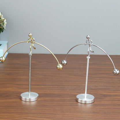 Petit Homme en Fer Rotatif Nouvel Ornement