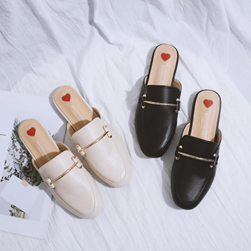 Pantoufles En Cuir Avec Boucle En Métal