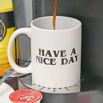 Tasse drôle avec le doigt du milieu