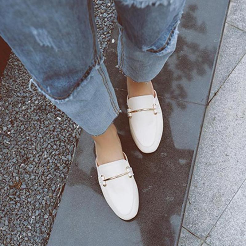 Pantoufles En Cuir Avec Boucle En Métal